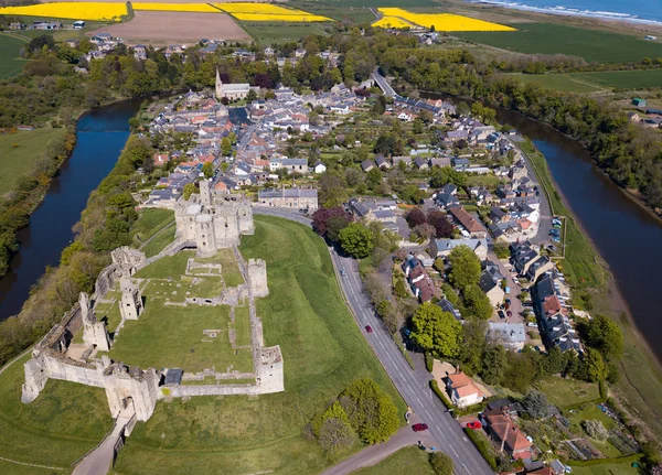 Bovenaanzicht en overhead beeld van Walkworth Castle and Village , — Stockfoto