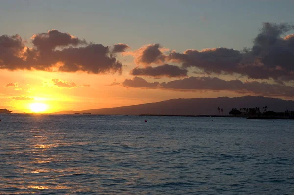 Una Puesta Sol Playa Waikiki — Foto de Stock