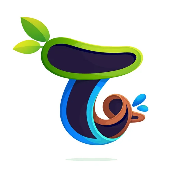 Logo litery T ekologia stylizowana z zielonych liści i kropli rosy. — Wektor stockowy