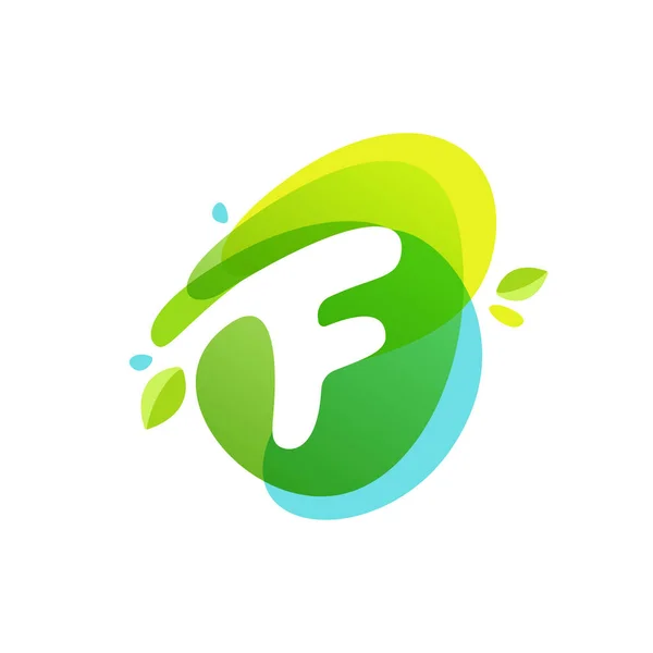 Letter F logo at green watercolor splash background. — Stock Vector