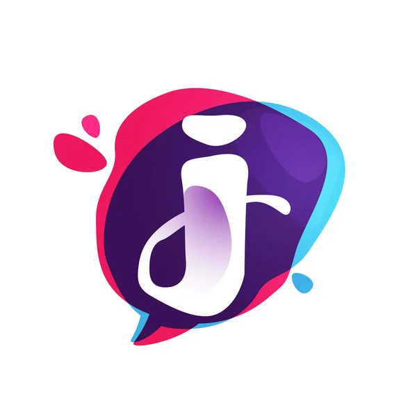 J letter chat app logoでカラフルな水彩スプラッシュ背景. — ストックベクタ