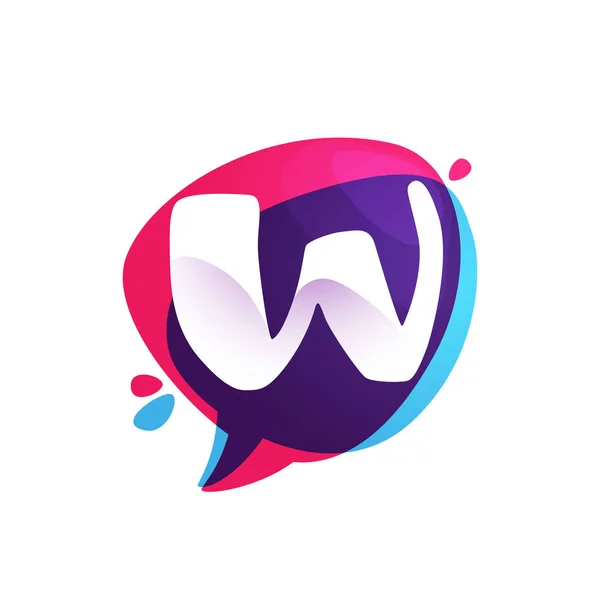다채 로운 물감을 튀기는 배경에서 W 문자 채팅 앱 로고. — 스톡 벡터
