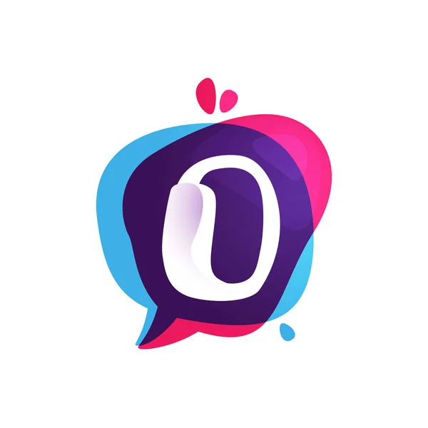 O γράμμα chat app λογότυπο σε πολύχρωμο φόντο νερομπογιάς. — Διανυσματικό Αρχείο