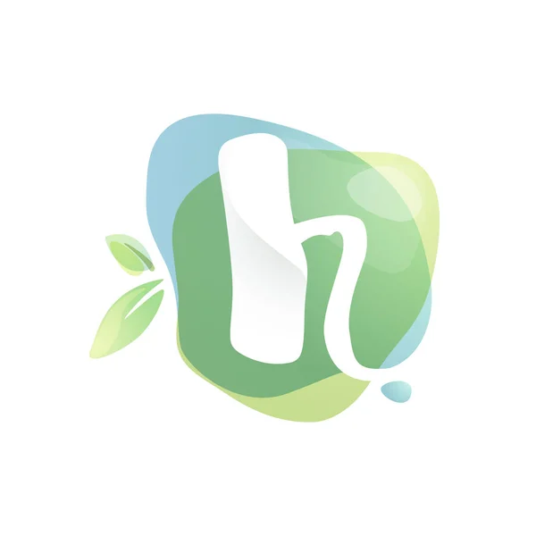 H bokstäver logotyp med negativt utrymme vid grön akvarell stänk bac — Stock vektor