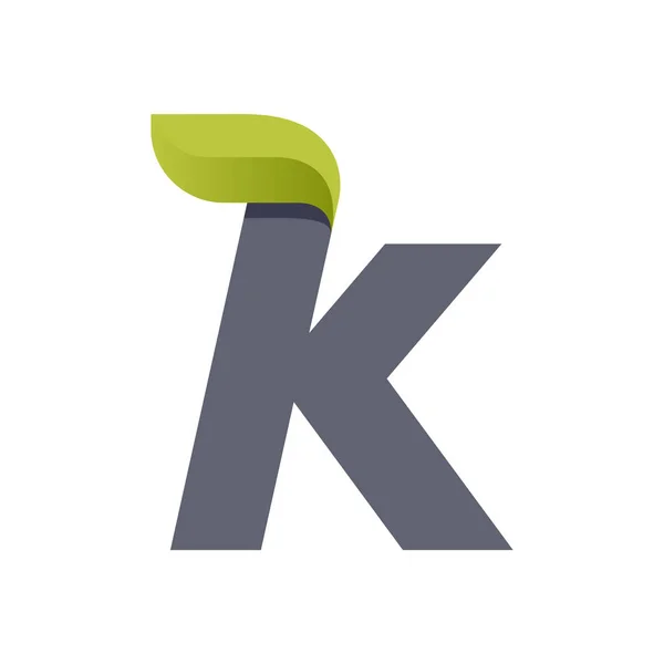 K písmeno eco logo se zeleným listem. — Stockový vektor