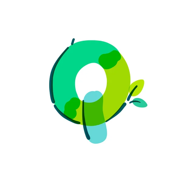 フェルトのペンで手書きの緑の葉を持つQの手紙のロゴ ベクトル太字のマーカーフォントは 自然ラベル 夏の見出し バイオポスター 生態系カードなどに使用できます — ストックベクタ