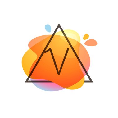 Üçgen çerçeveli V harfi logosu suluboya arka planda. Renk kaplama biçimi. Klasik tasarım için mükemmel vektör simgesi, komik suluboya posterleri, geometri etiketleri, vs..