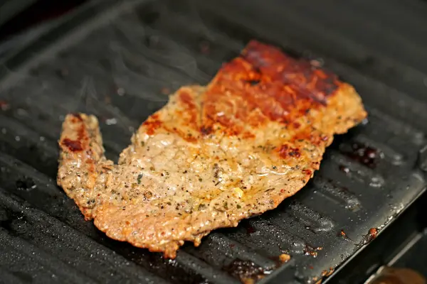 Carne Grelhada Torrada Saborosa — Fotografia de Stock