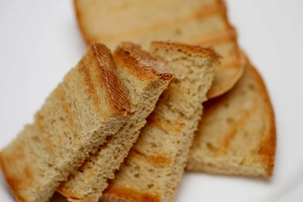 Ψωμί Τηγανισμένα Κρουτόν Λευκό Φόντο — Φωτογραφία Αρχείου