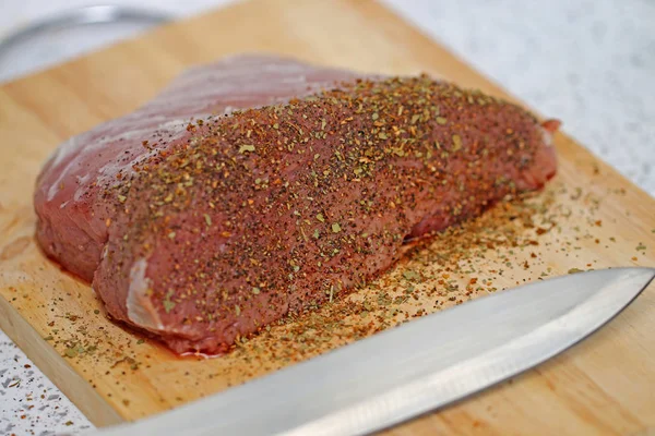 Vlees Voor Het Koken Bakken Van Biefstuk Met Kruiden — Stockfoto
