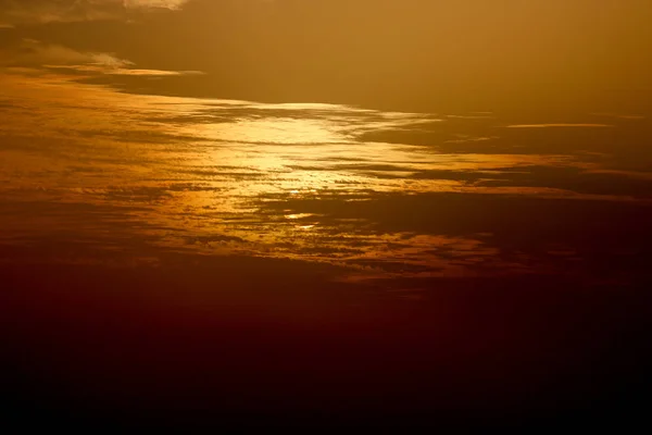 Puesta Sol Mar Sol Rojo Sienta Detrás Del Horizonte — Foto de Stock