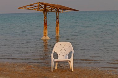 deniz öldü, sahil tuz