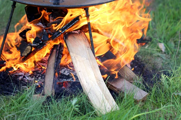 Cozinhar Fogo Aberto Fritar Uma Panela Ato Fritar — Fotografia de Stock