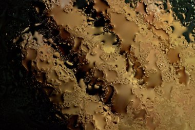 Bardağa bir damla su.