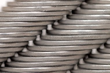 Madeni Para Büyüme Ölçeği, Finans