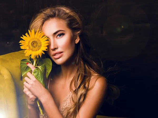 Miss Earth Divat Verseny Gyönyörű Modell Szereti Bolygó Természet Állatok — Stock Fotó