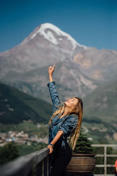 Beautiful Female Dreaming Sky Trying Touch Her Finger Blonde Hair — Stock Photo, Image