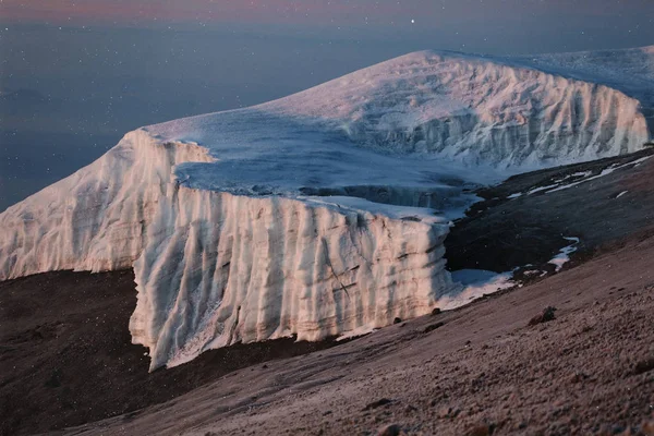 Massiv Vit Del Berget Täckt Med Vit Snö Blå Himmel — Stockfoto