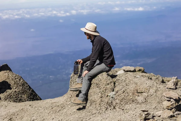 Handsome Sport Man Sitting Top Mountain Enjoys Perfect View Forest — Stock Photo, Image