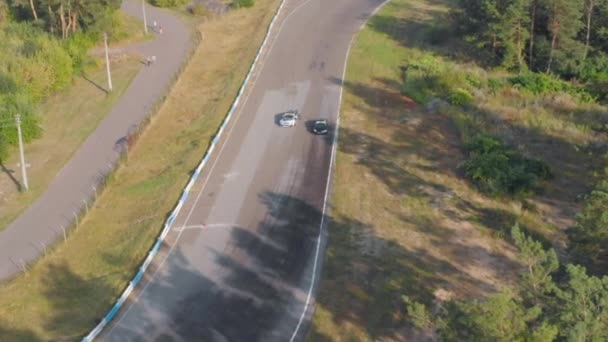 Ariel Overhead Shot Drift Voiture Sport Dans Cercle — Video