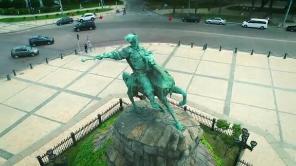キエフ ウクライナのクメルニツキー ボフダン記念碑2020年6月18日 — ストック動画