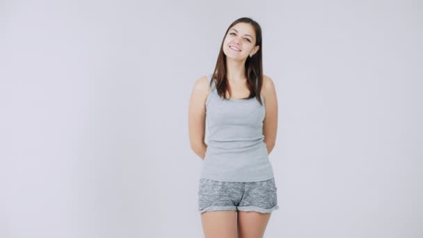 Healthy fit woman smiling at camera. Portrait of a sportswoman, fitness girl. — Stock Video