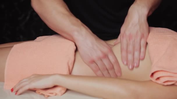 Anti-cellulite massage of the abdomen. Close-up — Stock Video