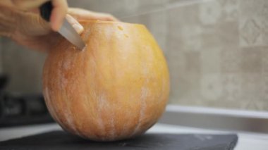 Cadılar Bayramı, Cadılar Bayramı kutlamaları için kesme kabaklar süreci.