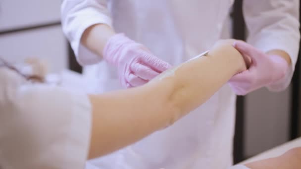 Preparation of hand for a laser epilation, the woman puts cream. — Stock Video