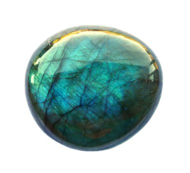 Labrador mineral yuvarlak taş. Parlak, katmanlı. Beyaz arka plan üzerinde izole