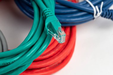 Kedi 5, 6 Ethernet kabloları bilgisayarlar için kırmızı, yeşil ve mavi renkleri