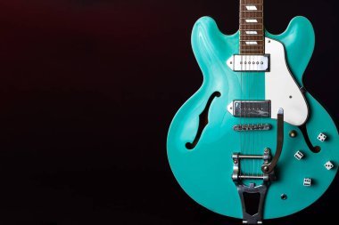 Elektrik Gitar, turkuaz, 6 String siyah izole