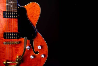 Vintage Elektrik Gitar, Turuncu alev akçaağaç, 6 String siyah izole