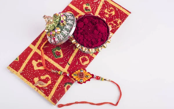 Festival Tradicional Indiano Rakhi Com Grãos Arroz Kumkum Envelope Presente — Fotografia de Stock