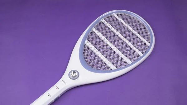 Tenis Raketi Şeklinde Elektrikli Sivrisinek Katili Şarj Edilebilir Sivrisinek Vurucu — Stok fotoğraf