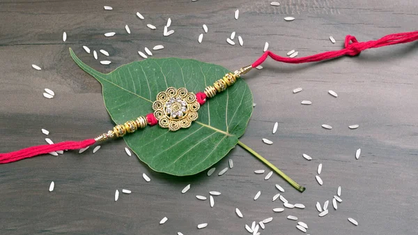 Raksha Bandhan Festival Concept แสดงวง Raksha อวงดนตร แสดงรายละเอ ยดเก ยวก — ภาพถ่ายสต็อก