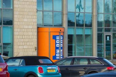 Cumbernauld, İskoçya: Barr 'a Giriş, Büyük Irn Bru Can Dekorasyonu ile bir Meşrubat Fabrikası