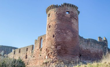 Güney Lanarkshire, İskoçya 'daki Ortaçağ Bothwell Kalesi' nin kalıntıları.