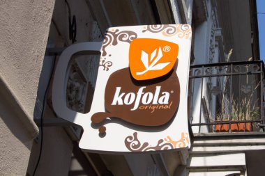 Çubuğun Üstündeki Duvarda Kofola İşareti