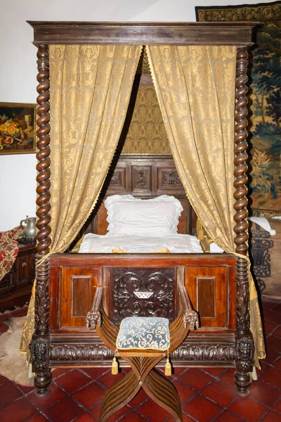 Polonya. Daha az Polonya Voyvoda 'sı. Dunajec Şatosu, Niedzica 12 / 08 / 2014 - Niedzica-Zamek köyündeki Czorsztyn Gölünün sağ kıyısında yer alan bir ortaçağ kalesi. Kale odaları. Ortaçağ mobilyaları ve iç mekanları.