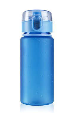 beyaz zemin üzerinde bir bisikletçi için renkli su şişesi. izole. kapak ile kapalı. kırpma pat