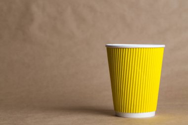 coffeeto tek kullanımlık bir kaba devam bir zanaat arka plan, tex için yer