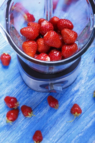 Frische Rohe Erdbeeren Mixer Erdbeer Smoothie Kochen — Stockfoto