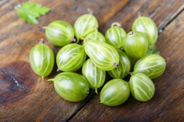 Yeşil organik çilek Bektaşi. Doğal gıda