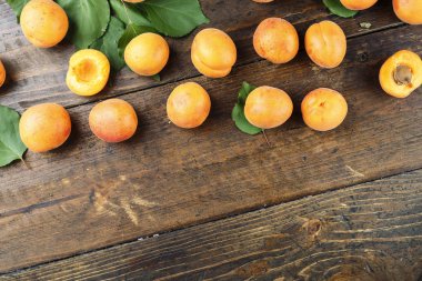 ahşap arka plan, tex için alan üzerinde dağınık kayısı