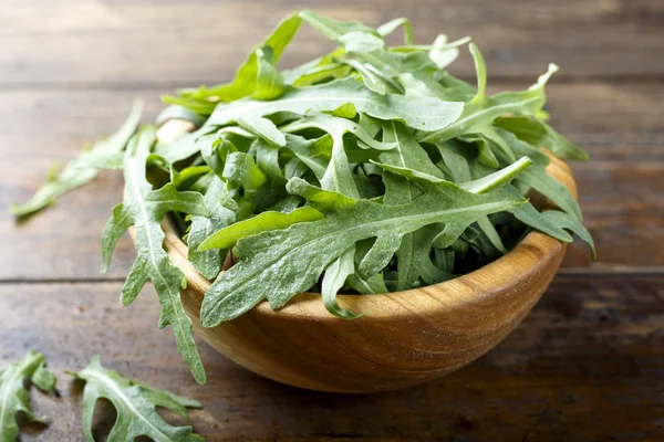 Färsk Rucola Sallad Trä Bakgrund Plats För Text — Stockfoto