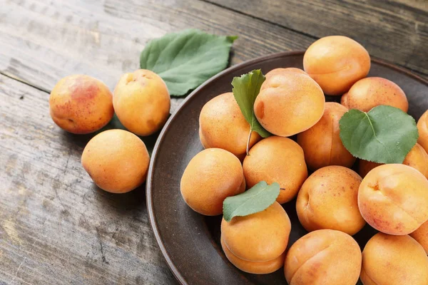 Reife Aprikosen Einem Teller Frisches Obst Bio Lebensmittel — Stockfoto