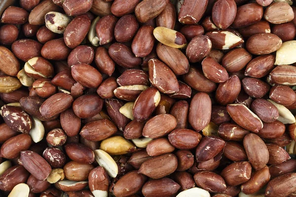 çiğ fıstık arka plan olarak dağılmış. metin için yer. besleyici vejeteryan yemek. bira snac