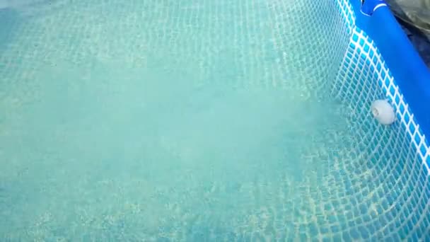 Fornitura di acqua alla piscina — Video Stock