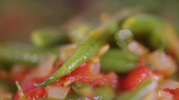 Asparagus beans in a frying pan stew — Stock Video